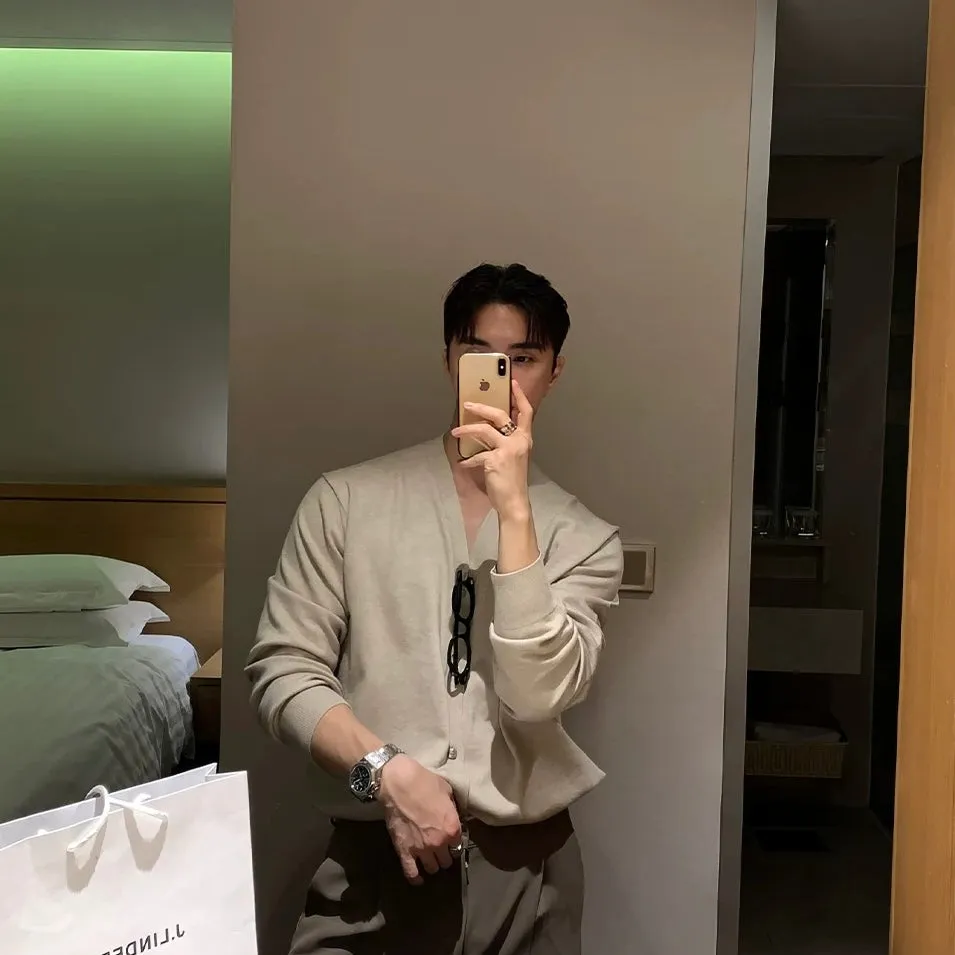 Men's V-Neck Knit Tops